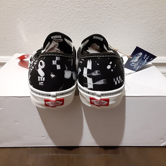 Vans - Picture 3 of 4